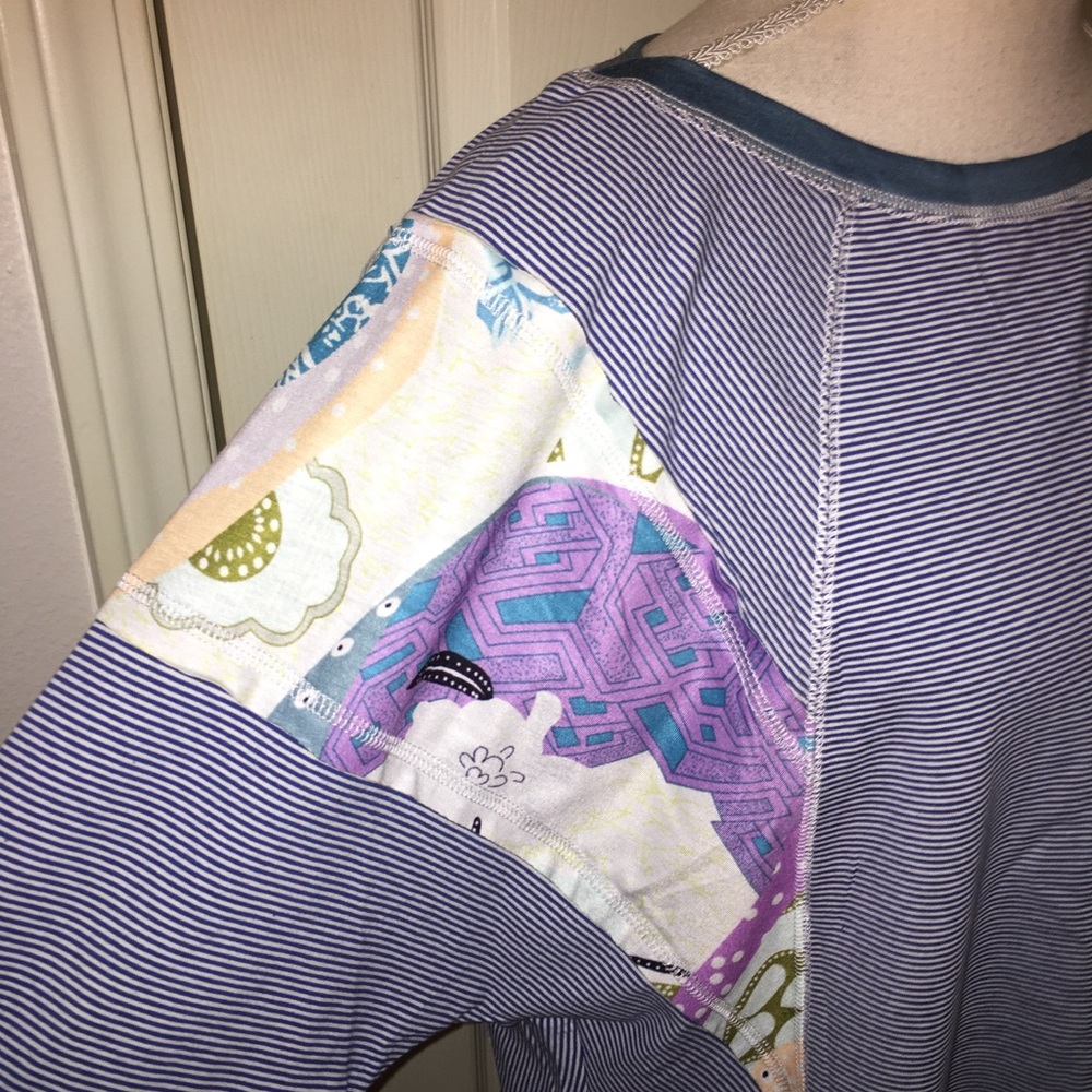 NWOT Multicolored Striped Oversized Top - Picture 4 of 9